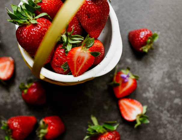 bucket-with-fresh-strawberries-2025-01-08-23-04-17-utc